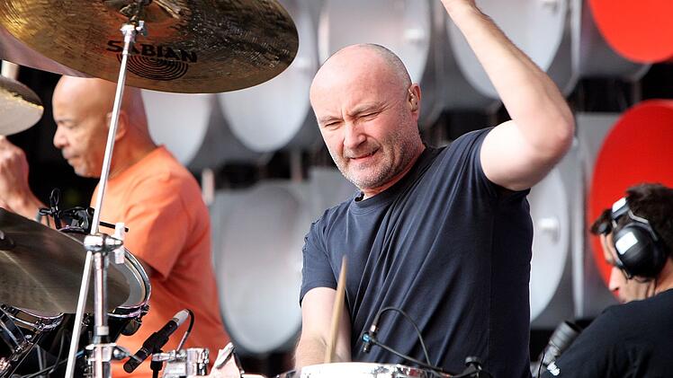 2007 sa&szlig; Phil Collins wieder bei einer Genesis-Tournee am Schlagzeug - der Beginn einer langen Leidenszeit.