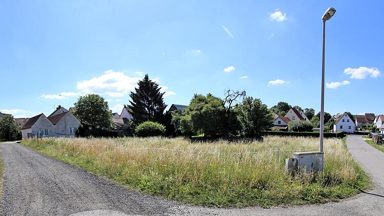 Dieses Gelände an der Schulzengasse hat die Gemeinde Rannungen gekauft. Hier soll in naher Zukunft eine Einrichtung für Tagespflege entstehen. Ob die Diakonie als Träger mit ins Boot kommt, entscheidet sich bis Juli. Dieter Britz