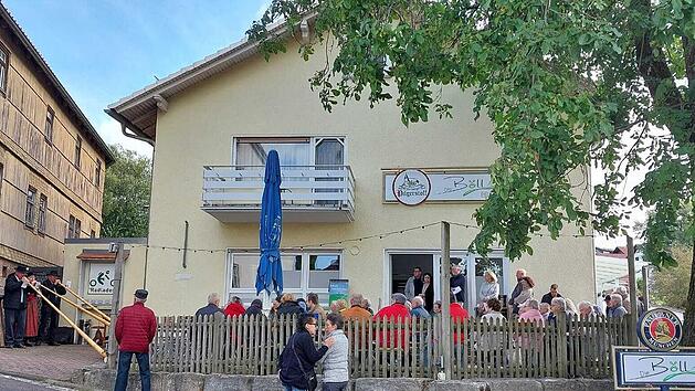 Rhöner Alphornbläser mit Zitherklang & Volksgesang gab es in der Böll in Geroda für die Gäste.
