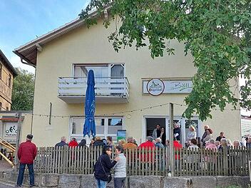Rhöner Alphornbläser mit Zitherklang & Volksgesang gab es in der Böll in Geroda für die Gäste.
