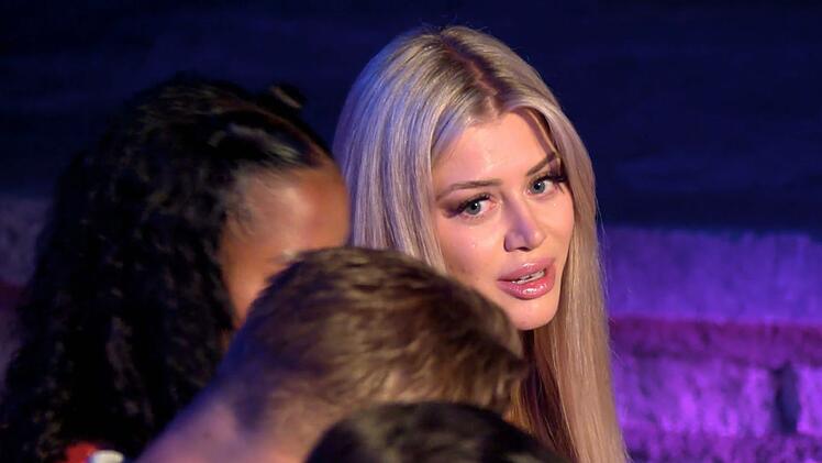 "Och Aleks!" Chiara ist entsetzt vom Verlobten ihrer Freundin.