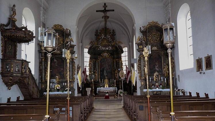 Nicht nur in der Stettfelder Kirche ist der Wurm drin: Als es um die Beteiligung der politischen Gemeinde an der Beseitigung des Holzwurmbefalls in der Kirche ging, zeigte sich Alfons Hartlieb über den fehlenden Zugang zum Gotteshaus verärgert und lehnte ab. Foto: Christian Ziegler