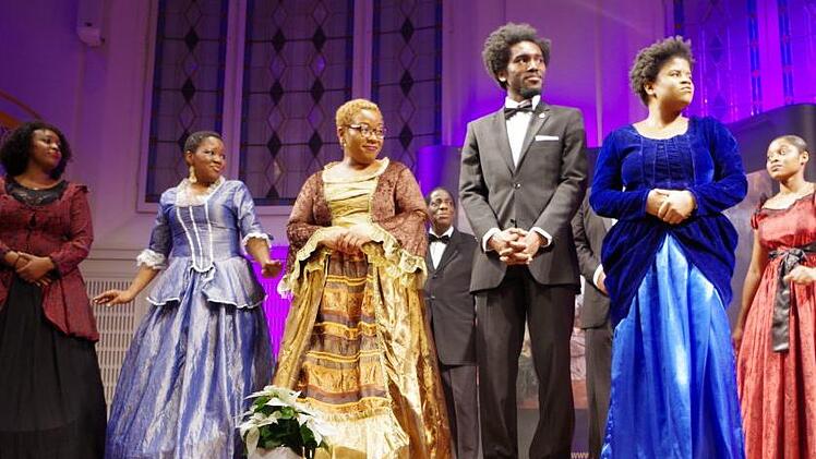 "The Golden Voices of Gospel" treten in den Kost&uuml;men der "Fisk Jubilee Singers" bei der Coburger Museumsnacht auf. Foto: Ilia Haag