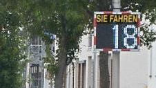 Weitere Geschwindigkeitsanzeiger, verbunden mit einem Smiley, sollen aufgestellt werden.