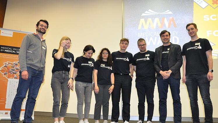 Rummelsberg: Gel&auml;hmten Menschen das Greifen wieder erm&ouml;glichen - Klinik-Chefarzt erh&auml;lt Award