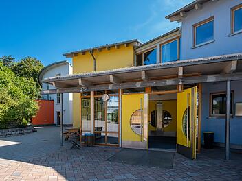 Lauf: Schule setzt Präsenzunterricht aus - zwei Drittel der Pädagogen krank Lauf: Schule setzt Präsenzunterricht aus - zwei Drittel der Pädagogen krank