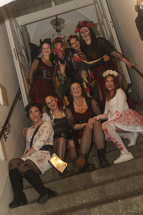 ME & MY (ZOMBIE) GIRLS HALLOWEEN