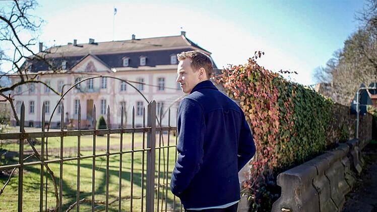 Jochen Breyer erkundet die "geheime Welt des Adels" in Deutschland.