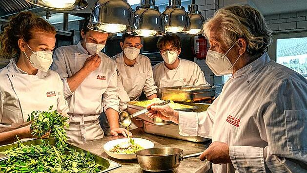 Auszubildende werden in allen Bereichen der Gastronomie h&auml;nderingend gesucht.