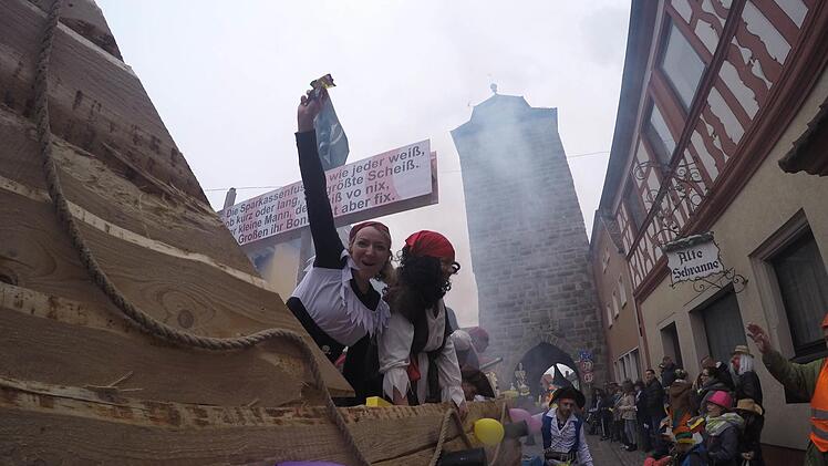 Der Faschingsumzug in Höchstadt war auch 2017 wieder sehr gut besucht. Foto: Christian Bauriedel