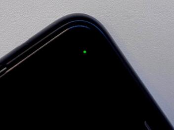 Gr&uuml;ner Punkt am Handy-Display - das verr&auml;t er dir