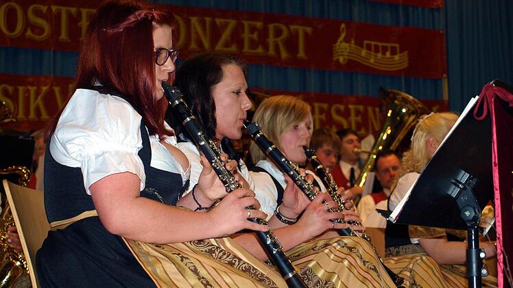 Hübsche Mädels an den Klarinetten (von links): Paula Schrepfer, Carina Ströhlein, Yvonne Welscher