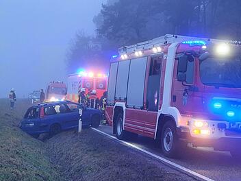 Die Feuerwehr musste zu einem Unfall auf der Hochstra&szlig;e im Kreis Ansbach ausr&uuml;cken.