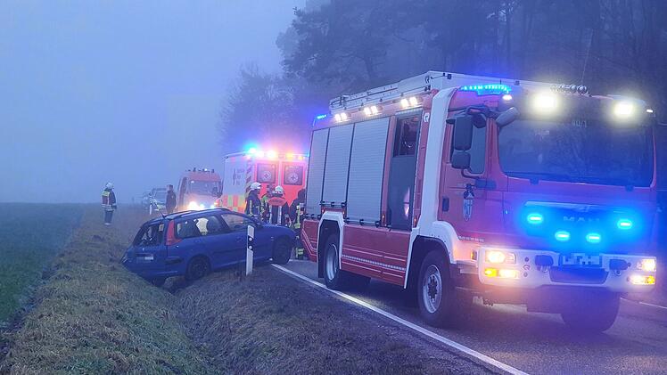 Die Feuerwehr musste zu einem Unfall auf der Hochstra&szlig;e im Kreis Ansbach ausr&uuml;cken.