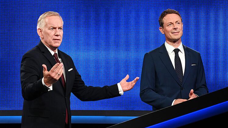 Johannes B. Kerner (links) f&uuml;hrt bei der &ouml;ffentlich-rechtlichen  Konkurrenz selbst durch eine Quizshow am Samstagabend. Ein Vorteil ist das jedoch nicht. Rechts: Alexander Bommes.