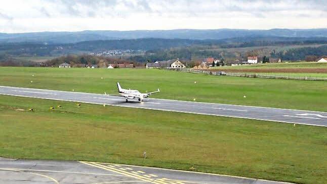 Eine Landung bei Sprühregen und starkem Seitenwind auf der Brandensteinsebene. Am Samstag waren die Wetterverhältnisse noch schlechter, sagen Experten. Die Sicht sei stark eingeschränkt gewesen.