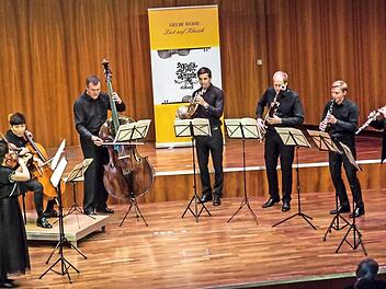 Ausschließlich Werke des 19. Jahrhunderts erklangen bei einem Konzert der Gesellschaft der Musikfreunde Coburg im Kongresshaus Rosengarten. Gestaltet wurde der Abend von neun Solisten des Philharmonischen Orchesters des Landestheaters Coburg. Foto: Jochen Berger