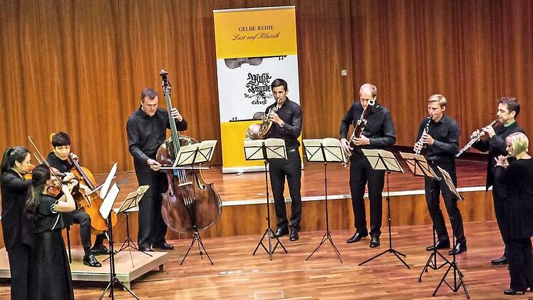Ausschließlich Werke des 19. Jahrhunderts erklangen bei einem Konzert der Gesellschaft der Musikfreunde Coburg im Kongresshaus Rosengarten. Gestaltet wurde der Abend von neun Solisten des Philharmonischen Orchesters des Landestheaters Coburg. Foto: Jochen Berger
