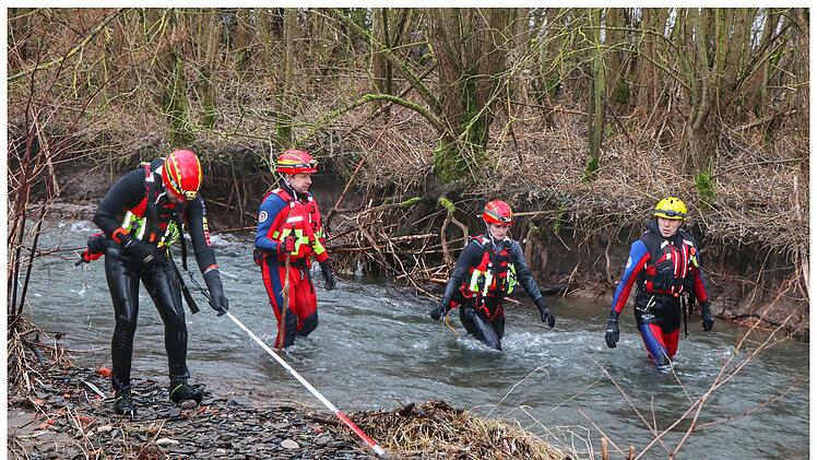 Sonneberg: Vierfache Mutter verunglückt nach Faschingsfeier in Fluss - Feuerwehren, BRK und mehr im Einsatz