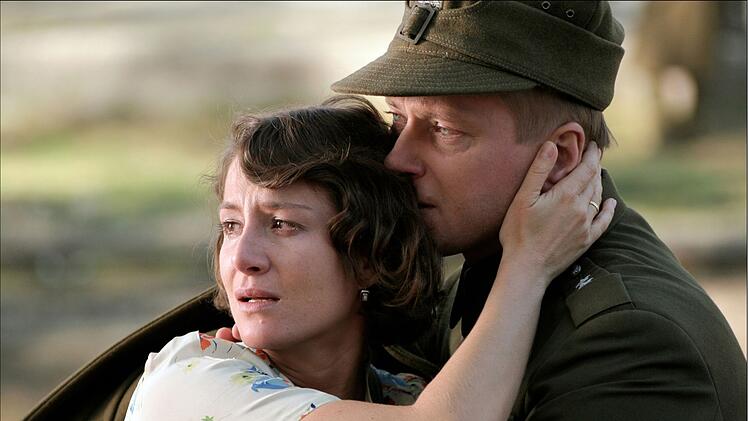 Knorriger Soldatenstolz: Anna (Maja Ostaszewska) will mit ihrem Mann Andrzej (Artur Zmijewski) fliehen. Doch er will die Armee nicht im Stich lassen.