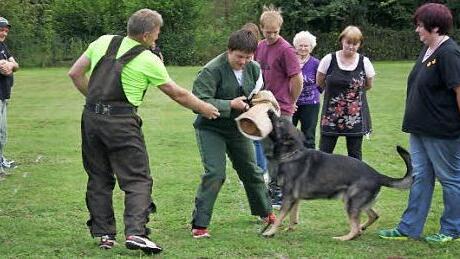 Yannik aus Adelsdorf vereitelt am 13. Geburtstag das erste mal die lange Flucht eines Hundes.  Foto: Marliese Nagengast