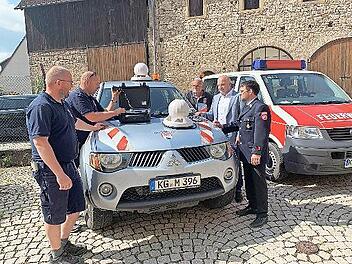 Test der neuen mobilen Sirenen (von links): Gerätewart Dominik Kuhn, Kommandant Robert Müller (Münnerstadt), Bauhofleiter Stefan Sluzar, Bürgermeister Michael Kastl und Vorstand Andreas Schlembach (Kleinwenkheim).
