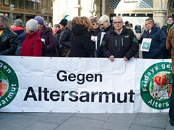 Der Demo gegen Altersarmut, die vor wenigen Tagen stattfand, will der VdK im März eine Großdemo folgen lassen. Auch im Kreisverband Coburg wurde bereits zur Teilnahme aufgerufen. Mehrere Busse voller Teilnehmer sollen nach München rollen.CT-Archiv