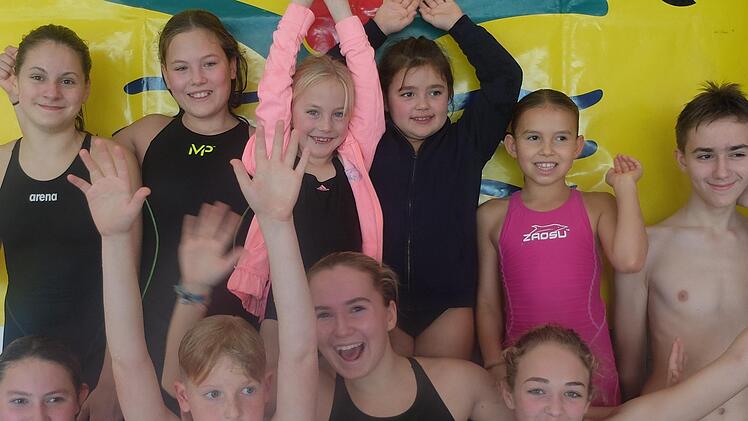 Unser Bild zeigt Ronja Lea Ke&szlig;ler (hinten, von links), Maxima Saliger, Emilia Schneider, Julia Eberlein, Philina Schlereth und Daniel Kronich sowie Ronja Dreyer (vorn, von links), Kilian Ruppel, Elisa Schlereth und Mette Ziegler. Foto: Werner Seitz