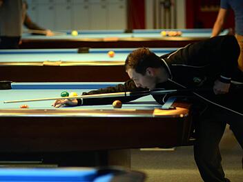 Das Ziel vor Augen: Antonio Benvenuto hatte im Finale mit der Konzentration zu kämpfen, setzte sich nach 1:5-Rückstand aber noch mit 11:9 durch.Fotos: herzopress