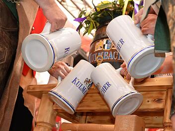 Das erste Fass ist angezapft. Foto: Ronald Rinklef