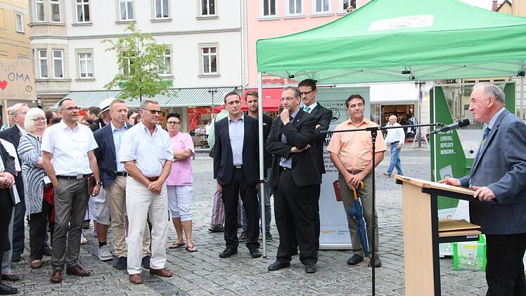 Caritas-Geschäftsführer Richard Reich bei seiner Ansprache. Foto: Simone Bastian