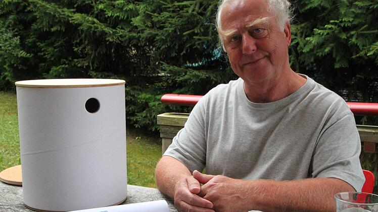 Peter Hufer hat Kleinmöbel aus Hartpapierhülsen entworfen - zum Beispiel diese Kinderhockerbox zum Bemalen. Foto: Ulrike Müller