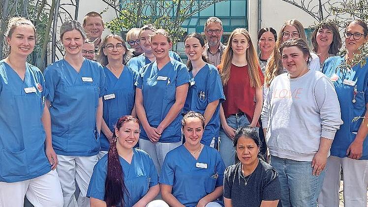 Die Auszubildenden, die an dem Lernprojekt teilnahmen, zusammen mit ihren Ausbildern.