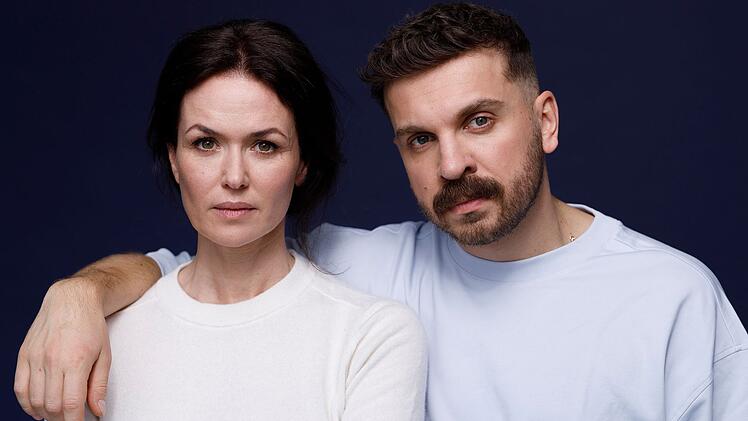 Melika Foroutan lernte ihren heutigen "Tatort"-Partner Edin Hasanovic kennen, als dieser zwölf Jahre alt war: Es war während der Dreharbeiten zur Serie"KDD - Kriminaldauerdienst". Darin spielte sie eine junge Kommissarin und er einen bosnischen Jugendlichen aus schwierigen Verhältnissen.