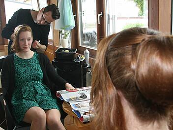 Die Verwandlung in eine Prinzessin der Nacht macht Hauke Krüger Riesen-Spaß. Fotos: Sonja Adam