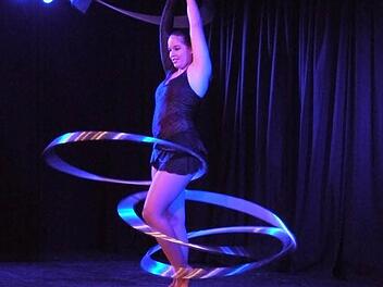Nicole Stärk beeindruckte mit ihren Hulahoop-Reifen. Foto: Pauline Lindner