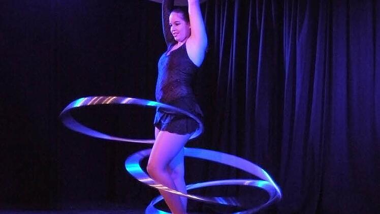 Nicole Stärk beeindruckte mit ihren Hulahoop-Reifen. Foto: Pauline Lindner