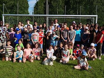 Rund 50 Ministranten feierten in der Pfarreiengemeischaft St. Michael im Thulbatal ein Sommerfest.  Foto: Marcus Leitner