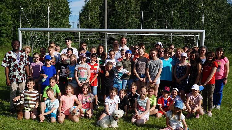 Rund 50 Ministranten feierten in der Pfarreiengemeischaft St. Michael im Thulbatal ein Sommerfest.  Foto: Marcus Leitner