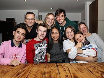 Hinten von links: Ralf Mück, Romy Mück und Eduardo. Vorne von links: Lukas, Robin, Eva, Marie, Elly und Nadine Mück. Fotos: Barbara Herbst