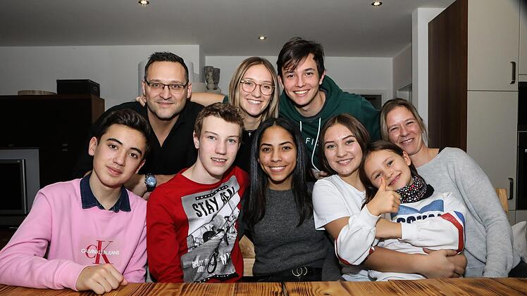 Hinten von links: Ralf Mück, Romy Mück und Eduardo. Vorne von links: Lukas, Robin, Eva, Marie, Elly und Nadine Mück. Fotos: Barbara Herbst