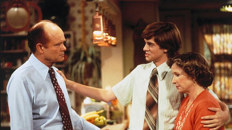 Topher Grace (Mitte) spielte Eric Forman, in dessen elterlichem Keller seine Freunde und er meist abhingen, wenn sie nicht zur Schule mussten.