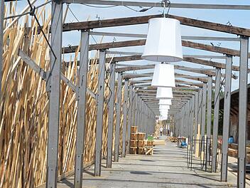 Dieser Teil der ehemaligen Pakethalle sollte eigentlich abgerissen werden. Jetzt wurde er für die 27. Designtage herausgeputzt. Fotos: Ronald Rinklef