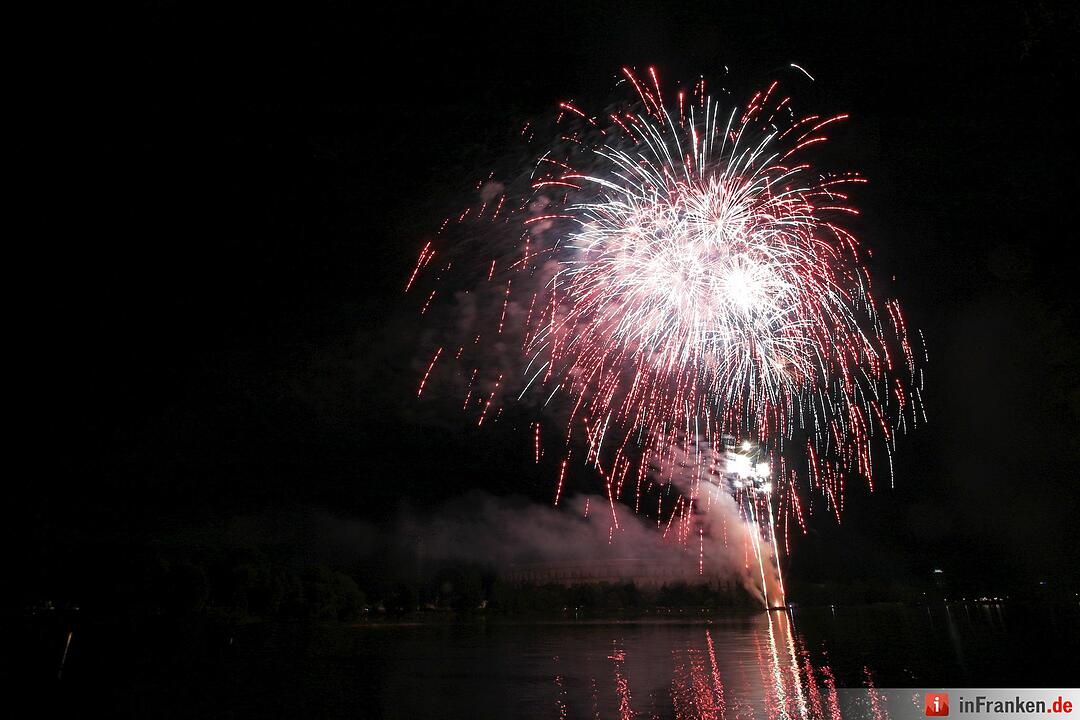 Abschlussfeuerwerk beim Nürnberger Volksfest