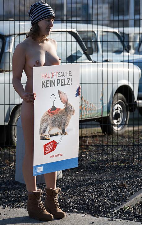 Demonstration vor der Fashion Week