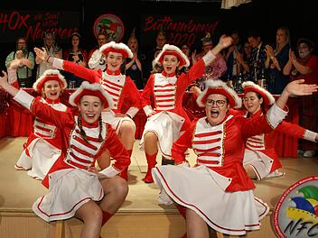 Ein wahrlich närrisches Bühnenprogramm haben die Neukenrother  anlässlich ihres Jubiläumsbüttenabends auf die Beine gestellt. Foto: Joachim Beez