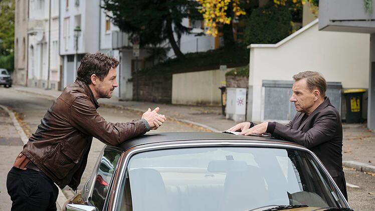 Thorsten Lannert (Richy M&uuml;ller, rechts) und Sebastian Bootz (Felix Klare) bekommen es im "Tatort: Ex-It" mit einer wahrhaft toxischen Familie zu tun.