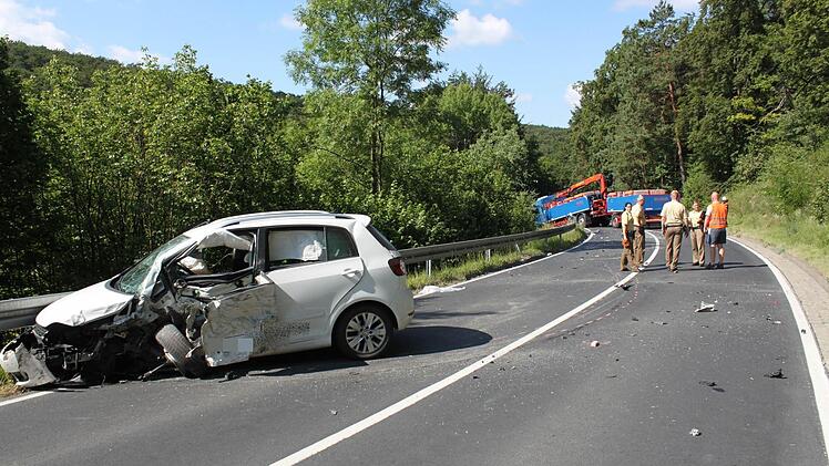 Ein junger Mann wurde am Dienstag bei einem Unfall auf der B287 schwerst verletzt. Foto: Thomas Mäuser