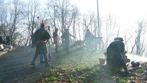 Das raucht und dampft: Die Schützen waren in ihrem Element. Hinterher saß man gemütlich im Zeiler Schützenheim beisammen.