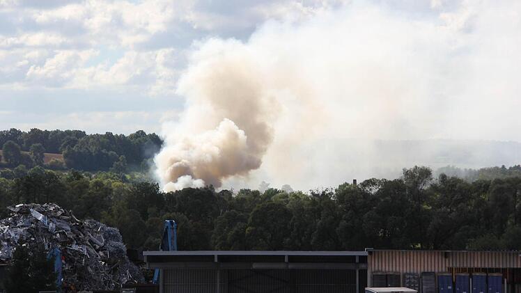 Der Rauch war von Weitem zu sehen.  Foto: Friedwald Schedel